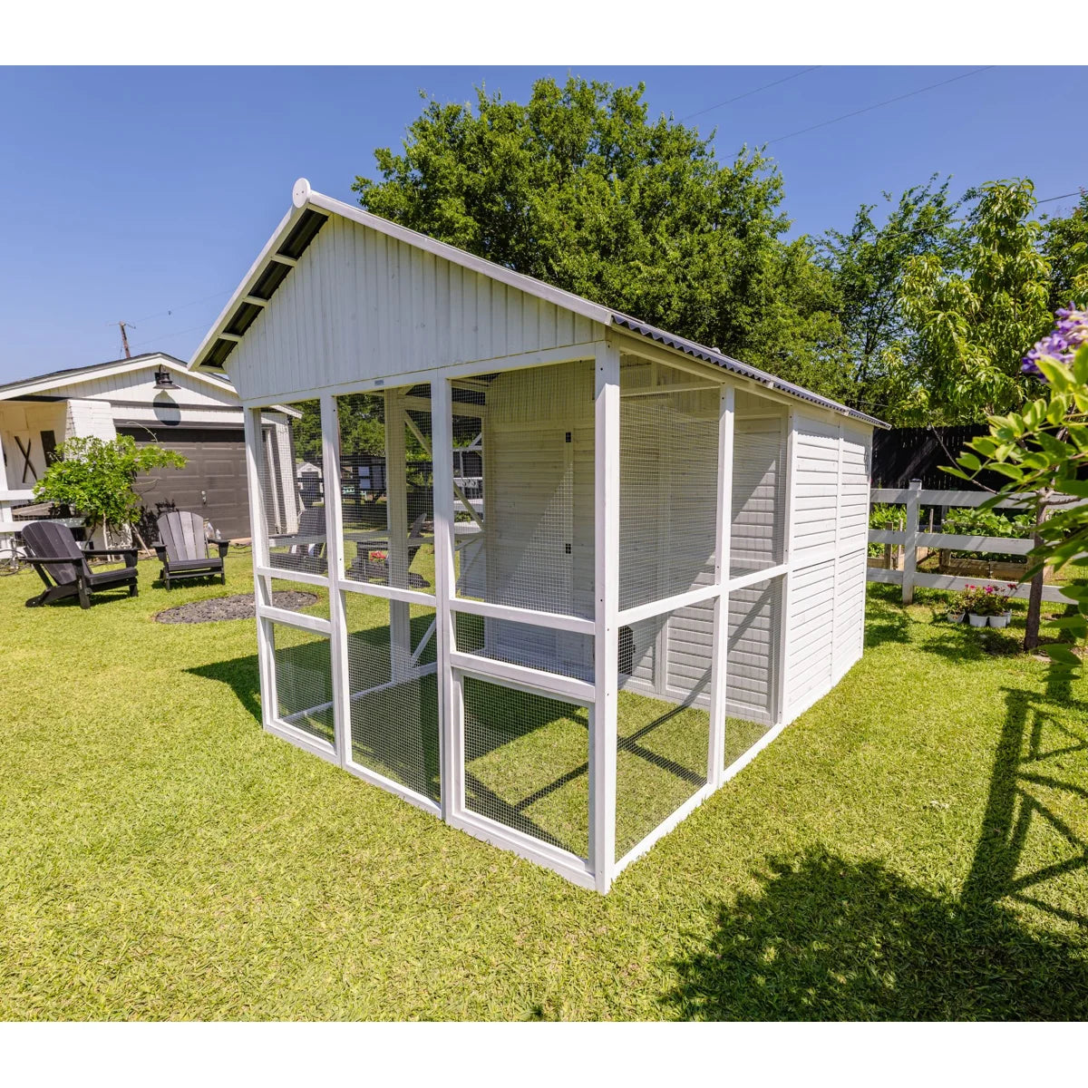 105.22 Square Feet Chicken Coop with Chicken Run For Up To 26 Chickens